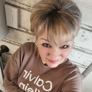 Meet your Posher, Synthia